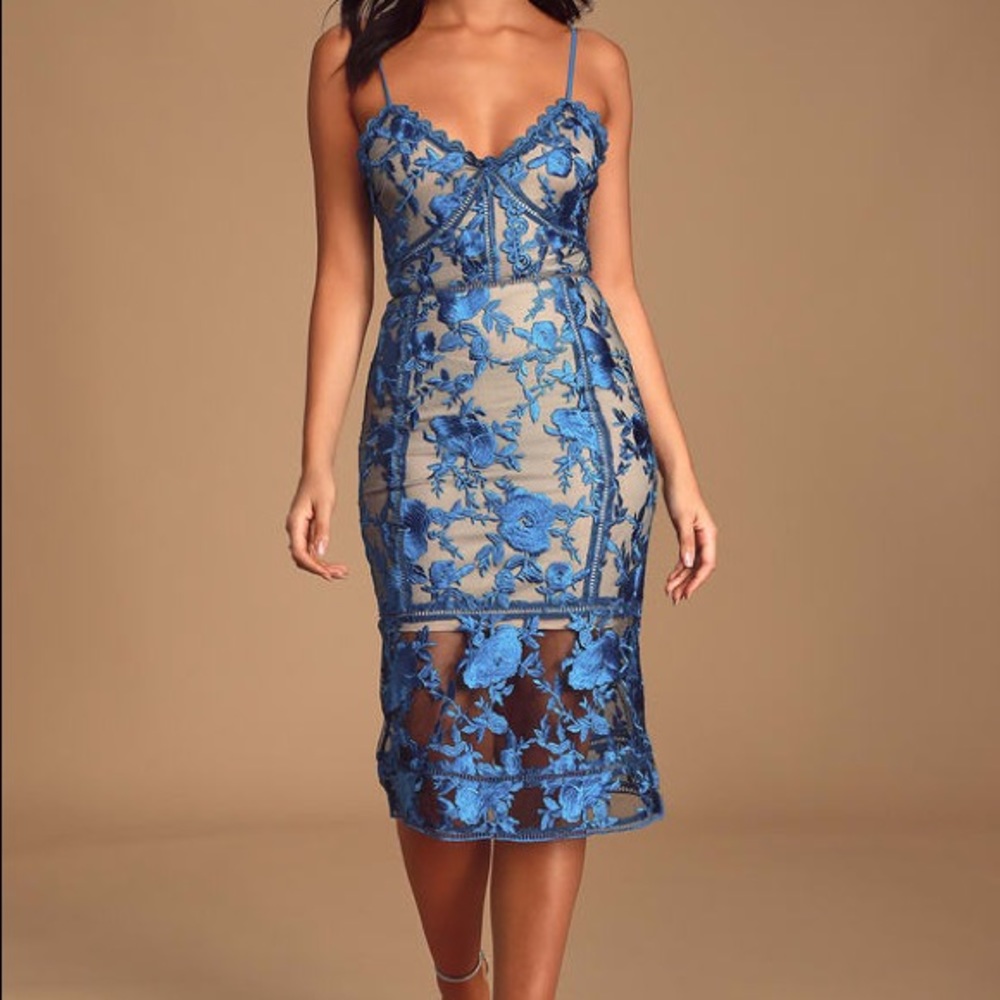 Lulu’s royal blue dress